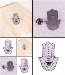 Accesorios de dibujos animados Productos Bebé Niños Maternidad Hamsa Pin de esmalte duro Misterio Mano de la suerte Mal de ojo Broche de metal Luna Amet Insignia Je8153346