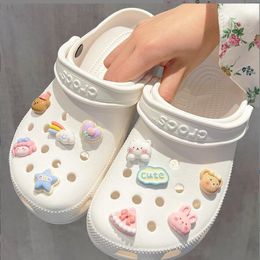 Cartoon accessoires regenboog beer diy gat schoenen schoenen schoenbloem cross decoratie buckle hars drop levering ot8yu