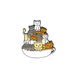 Cartoon Animal Dog Brooches Cat Noodle Bowl Bowl Pins Badge en alliage en émail pour Cowboy Sac à dos Accessoires 636 H17617759