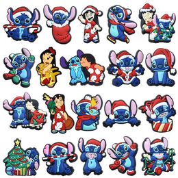 Amuletos de zapatos navideños de anime de dibujos animados, abalorios de zapatos de moda azules de PVC, pulsera con hebilla, decoración de zuecos, regalo de fiesta