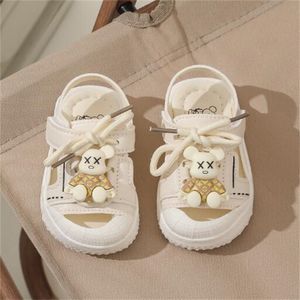 Cartoon Baby First Walkers Lindos chicos de niñas Baotou Sandalias Fashion Fashion Kids Shoes Soft Crib Shoes para niños pequeños Anti -Slip Sneakers