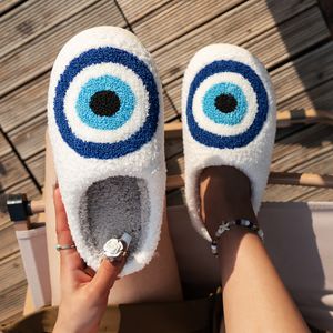 Dessin animé Blue Eye yvvcvv Fluffy Fur Femmes chaudes à orteil fermé mignon panton de coton à la maison Chaussures intérieures d'hiver douces 230922 8895