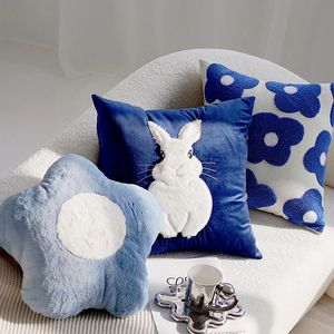 Housse de coussin brodée de lapin bleu, dessin animé, motif Floral pastoral, pour canapé et chambre à coucher, 240122