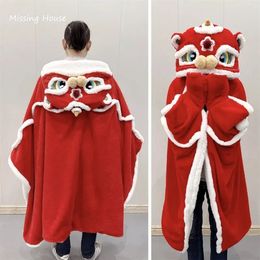 Dessin animé chinois rouge Lion année manteau de noël à capuche couverture flanelle à capuche avec chapeau gant portable chaud enfants Cosplay cadeau 240109