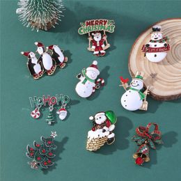 Cartoon Christmas Jewelry Designer Broche Rhinestone Santa Claus Tree Snowman Penguin Pin Broche South American Party Gold Verzilverd voor Girls Boys Woman Gift