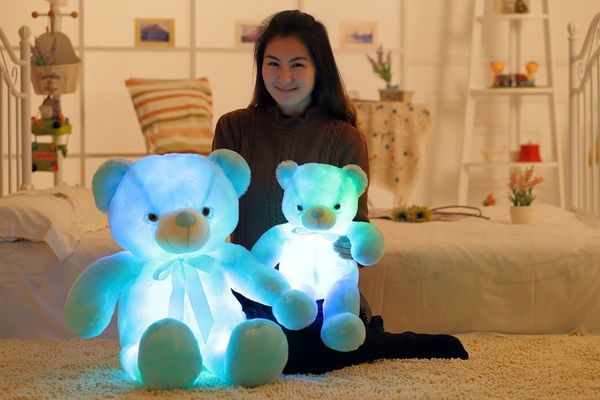 Haute qualité dessin animé mignon musique ruban lumineux noeud papillon ours en peluche jouet saint valentin cadeau d'anniversaire poupée en peluche lumières colorées LED intégrées