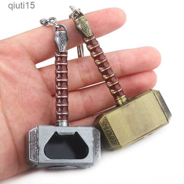 Figuras de dibujos animados Thor Arma Martillo de metal Llavero Moda Accesorios para llaves de coche Abridor de botellas Llavero Fanáticos de la película Regalo Recuerdo Cosplay Accesorios T230425