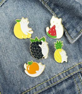 Cartoon Fruit Cat Émail Brooches Pin pour femmes Coat de robe de mode
