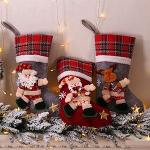 Chaussettes de poupée de noël, bonhomme de neige, renne, dessin animé, décorations de noël suspendues, sac cadeau de bonbons, ornements, cadeaux de noël