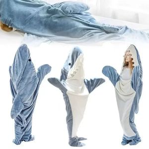 Caricature de requin couverture couvercle de couchage sac de couchage pyjamas de bureau sieste tissu sirène châle d'hiver pour enfants couple de vêtements pour adultes rose 240411