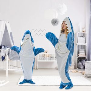 Dessin animé requin pyjamas combishort enfants Parents à capuche chaud flanelle couverture pyjamas Homesuit drôle Homewear couverture sac de couchage 240115