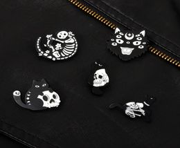 Dessin animé squelette chat émail vêtements broches broches unisexe Punk alliage crâne animaux épinglettes pour Halloween pull sac Cowboy chapeau B5530287