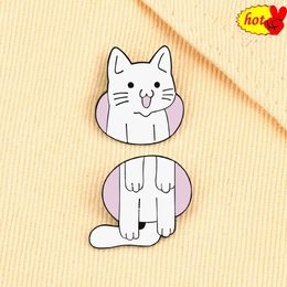 Dessin animé broches de chat blanc souriant cachette de trous de temps cache en émail épingles femmes hommes jeans manteau badges à épingle à revers cadeau bijoux pour ami