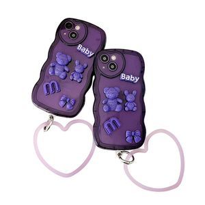 Cajas del teléfono del bebé del oso estéreo de la historieta para Apple Iphone 14 Pro Plus Estuche blando todo incluido aplicable 13 12 11 XR XS Max Fundas protectoras Pulsera Púrpura con caja al por menor