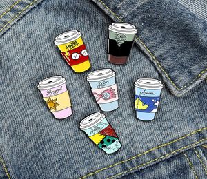 Cartoon Strange Milk Tea Cup -broches voor shirt Anti -lichte spier Alloy Paint Travel Remorative Badge kraag hoeden Kledingpennen3310517