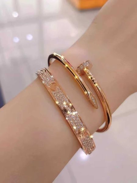 Bracelet Carts Netizen Same Bracelet étoile plein ciel en or rose 18 carats avec micro diamant V clou pour cadeau de Saint Valentin à petite amie 750