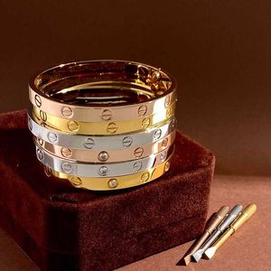 Carts armband Schroefarmband Titanium Staal Ingelegd met diamanten IOVE Spijker vol sterren Eenvoudig en modieus Vier diamanten Zes Tien