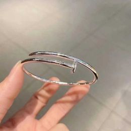 Karren armband zuyin 999 internet rode nagel open armband voor damesontwerp modieuze persoonlijkheid hoogwaardige jonge volwassene