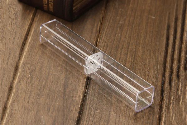 Caisses pas cher 10pcs / lot Crystal hexagonal Crystal Transparent en plastique Boîte de stylo à stylo boîte en métal Boîte à crayon en plastique transparent
