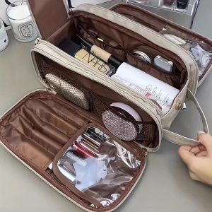 Gevallen Nieuwe grote capaciteit PU Leather Travel Cosmetic Bag For Women Cosmetic Organizer Make -uptas opslagzak voor vrouwelijke make -updoos