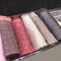 Écharpe en cachemire pour femmes foulards de créateurs de luxe echarpe luxe long classique sciarpa 2 couleurs lettres bufanda lisses foulard de neige foulards de créateurs pour hommes de Noël