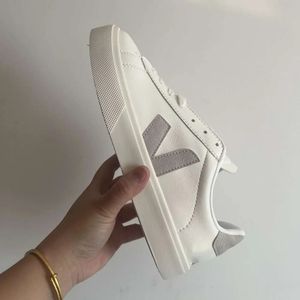 Casual 2005 Franse Brazilië Green Earth Green Low Carbon Life V Organic Cotton Flats Platform Sneakers Women Classic White Designer Shoes Heren Trainers F02