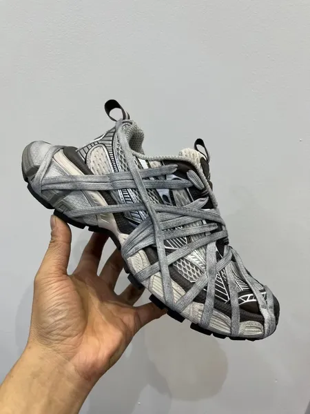Sneaker à sangle croisée conçue à 3xl décontractée moins bottes personnalisées de la vraie image de haute qualité Botas avec boîte