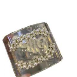 Bracelet de créateur décontracté Femmes Bracelet pour hommes en argent plaqué vintage Perle en métal plaqué largement acrylique en diamant clair de luxe en gros ZH215 C43WIV