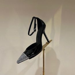 Casual ontwerper sexy lady mode dames schoenen zwart octrooi glitter stras crystal enkel wrap pointy teen teen hiel bruid schoenen prom avonds schoenen