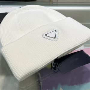 Casual ontwerpers Fashion Street Hat For Womens Men Luxury's gebreide beanie gemonteerde petten Wol Warm Outdoor Winterhoeden met geometrisch