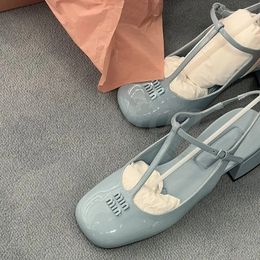 Casual kledingschoenen sandalen vrouwelijk zomer mode temperament lederen mary jane damesschoenen ondiepe mond hoge hakken single schoenen klassieke stijl schoenen