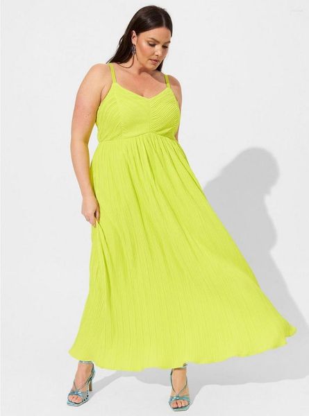 Vestidos informales 100.00 kg Tallas grandes Ropa de mujer Chica gorda Elegante Aspecto delgado Vestido con tirantes Longitud Fruncido Plisado Falda larga verde claro