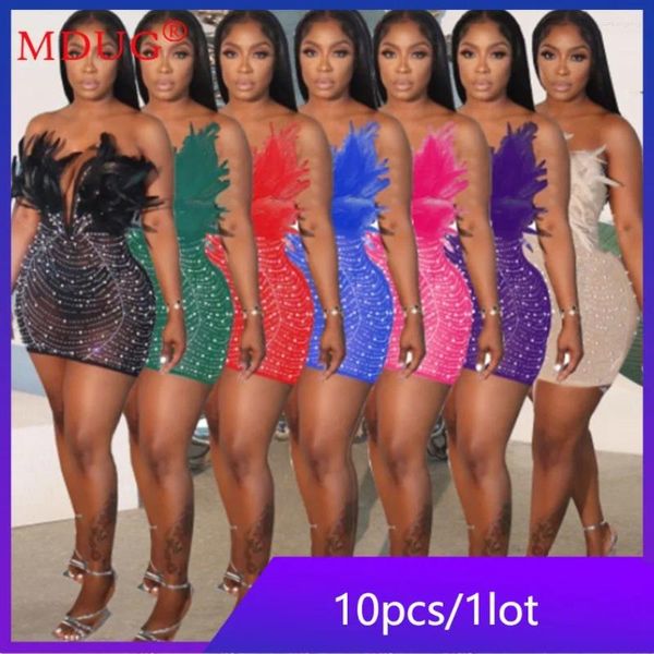 Robes décontractées 10pcs articles en vrac en gros lots fête pour les femmes été sexy plume diamants perle poitrine enveloppement robes y2k m11608