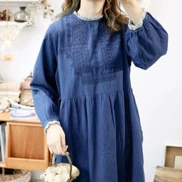 Casual jurken 118cm Bust Spring herfst vrouwen Mori Kei Girl Losse plus size bloemen geborduurde comfortabele denim katoen