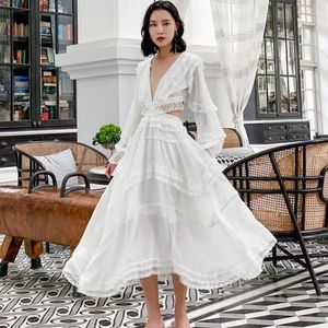 Casual Jurken 2021 Zomer Europees Ontwerp Vintage White Boho Hoge Taille Empire Kant Jurk Luxe Backless Party Dames Avond Elegant