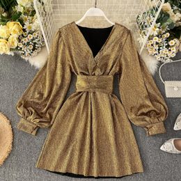 Casual jurken 2022 Fashion Golden glitter jurk vrouwen lantaarn lange mouw herfst feest v-neck veter-up elegnat dames kerstmis