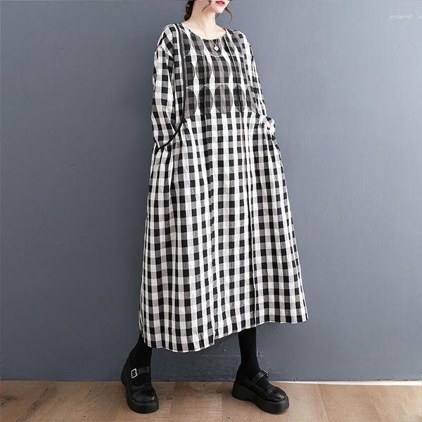 Robes décontractées 2023 Arrivée Noir Blanc Plaid Manches longues Mode Printemps Robe Corée Style Street Femmes Automne Midi