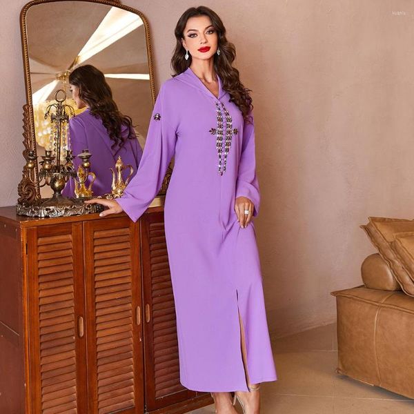 Vestidos casuales 2023 Llegada Dubai Kaftan Rose con capucha Púrpura Costura a mano Taladro Vestido de diamante árabe para mujer en todo el mundo