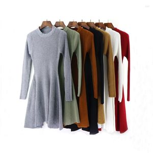 Robes décontractées 2023 automne robe pull femmes col rond manches longues une ligne tricotée mini femme mince marron noir rouge gris robes