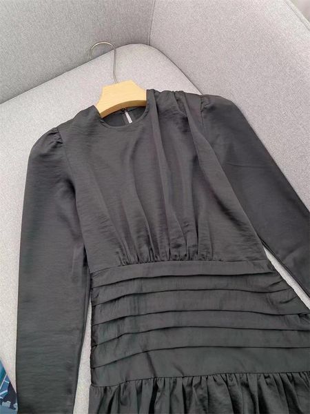 Robes décontractées 2023 Automne Tempérament Design irrégulier Taille Robe plissée Femmes Mode O-Cou Manches Longues Élégant Robe à volants Dames