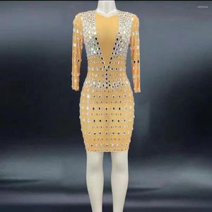 Robes décontractées 2023 Design femmes à manches longues grand cristal moulante Mini robe couleur jaune mode soirée fête célébrer Vestido