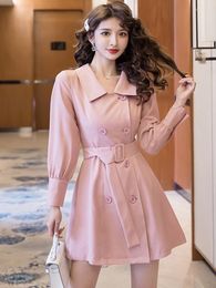 Robes décontractées 2023 Robe de blazer élégante pour femmes printemps rose revers double boutonnage ceinture mince a-ligne mini robes de femme