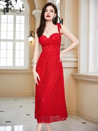Robes décontractées 2023 Élégant Spaghetti Rouge Celebrity Soirée Pour Femmes Dentelle Dos Nu Graduation Robe De Bal Sexy Robe De Fête D'anniversaire
