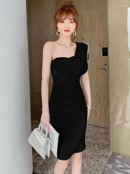 Robes décontractées 2023 mode Sexy Chic robe d'été noir sans bretelles chanter épaule plis moulante Mini robe vacances vêtements fête Club dame