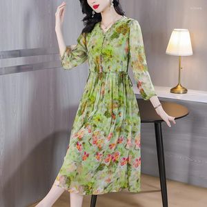 Robes décontractées 2023 vert fleuri en mousseline de soie à volants col en v robe mi-longue femmes mode plage été coréen élégant fête