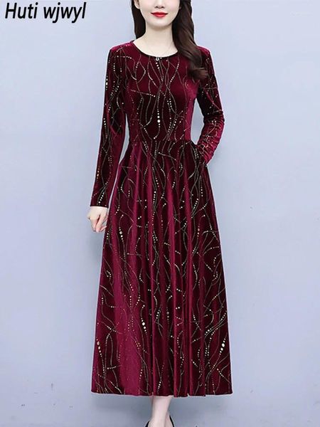 Vestidos casuales 2023 Marca internacional Red Dress Femenino Velvet Chic Chic Luxury Party Vestidos Otoño Invierno Elegante Noche