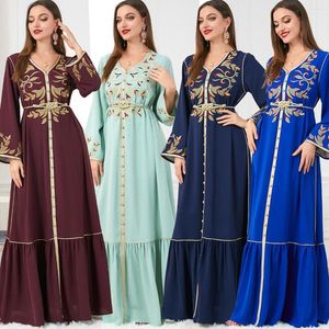 Casual jurken 2023 Midden-Oosten dameskleding Arabische jurk geborduurde bemanning nek nek met lange mouwen gewaad longue moslimjas 2-delige