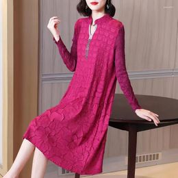 Robes décontractées 2023 Miyake plissé haut de gamme broderie col en V chaîne de pompon mode féminine robe élégante style de printemps