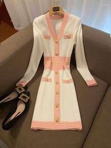 Robes décontractées 2023 petit parfum français rétro dames Style mince sac hanche à manches longues tricoté robe tempérament OL lieu de travail