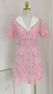 Robes décontractées 2023 printemps automne haut de gamme personnalisé dentelle robes courtes pour les femmes doux rose évider perle simple boutonnage Cardigan robe poche Vesttidos
